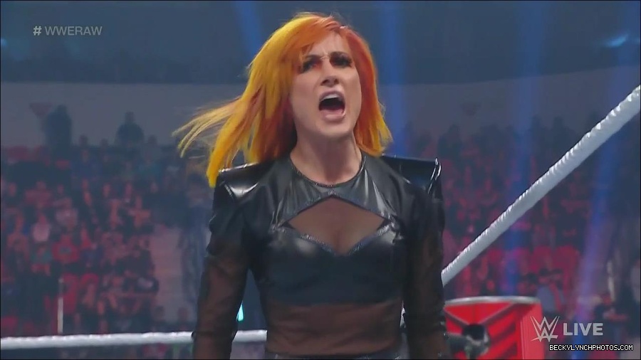 WWE_Monday_Night_Raw_2022_06_06_720p_HDTV_x264-NWCHD_mp4_001609741.jpg