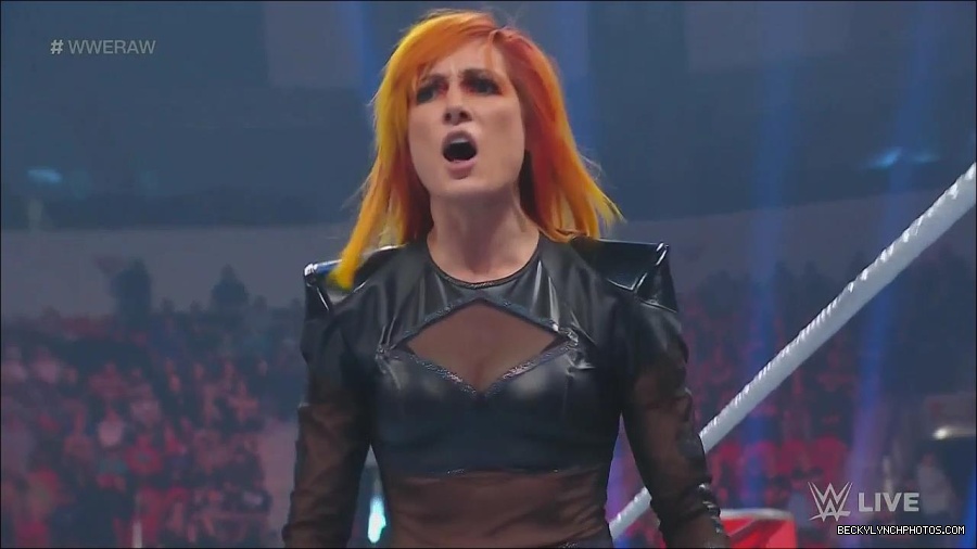 WWE_Monday_Night_Raw_2022_06_06_720p_HDTV_x264-NWCHD_mp4_001610142.jpg