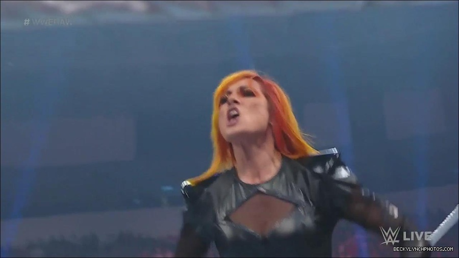 WWE_Monday_Night_Raw_2022_06_06_720p_HDTV_x264-NWCHD_mp4_001610542.jpg