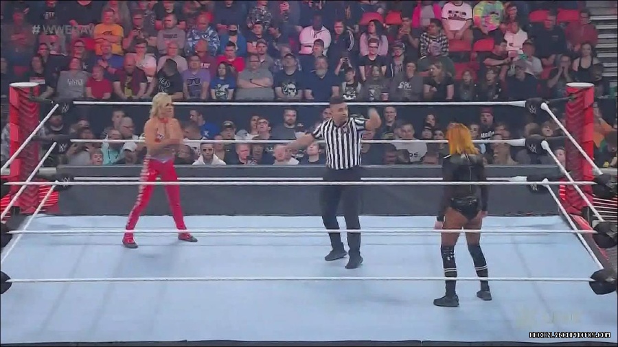 WWE_Monday_Night_Raw_2022_06_06_720p_HDTV_x264-NWCHD_mp4_001613745.jpg
