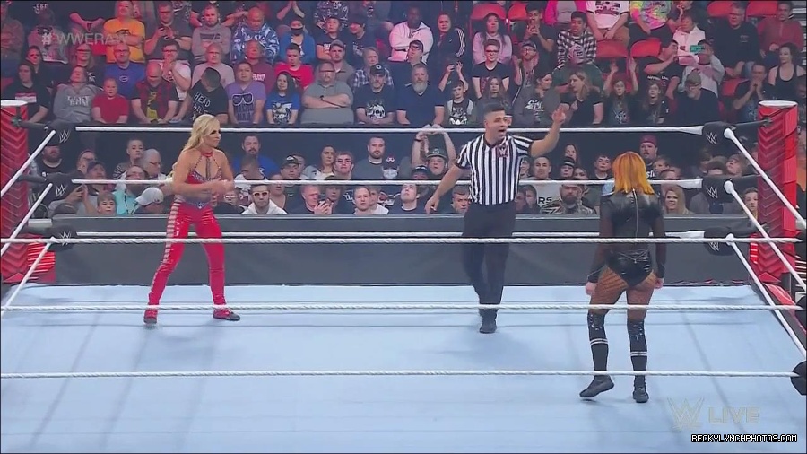 WWE_Monday_Night_Raw_2022_06_06_720p_HDTV_x264-NWCHD_mp4_001614947.jpg