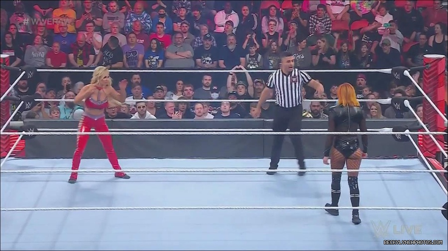 WWE_Monday_Night_Raw_2022_06_06_720p_HDTV_x264-NWCHD_mp4_001615347.jpg