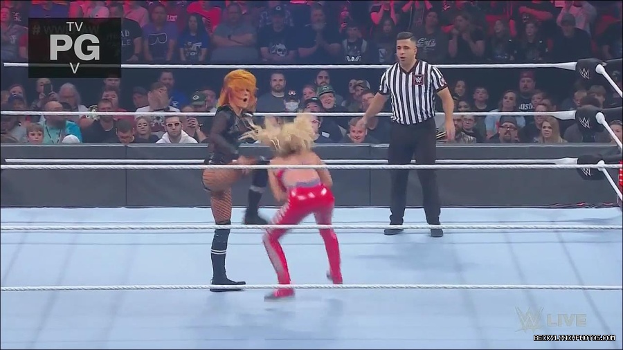 WWE_Monday_Night_Raw_2022_06_06_720p_HDTV_x264-NWCHD_mp4_001618951.jpg