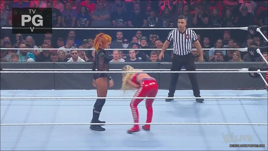 WWE_Monday_Night_Raw_2022_06_06_720p_HDTV_x264-NWCHD_mp4_001619351.jpg