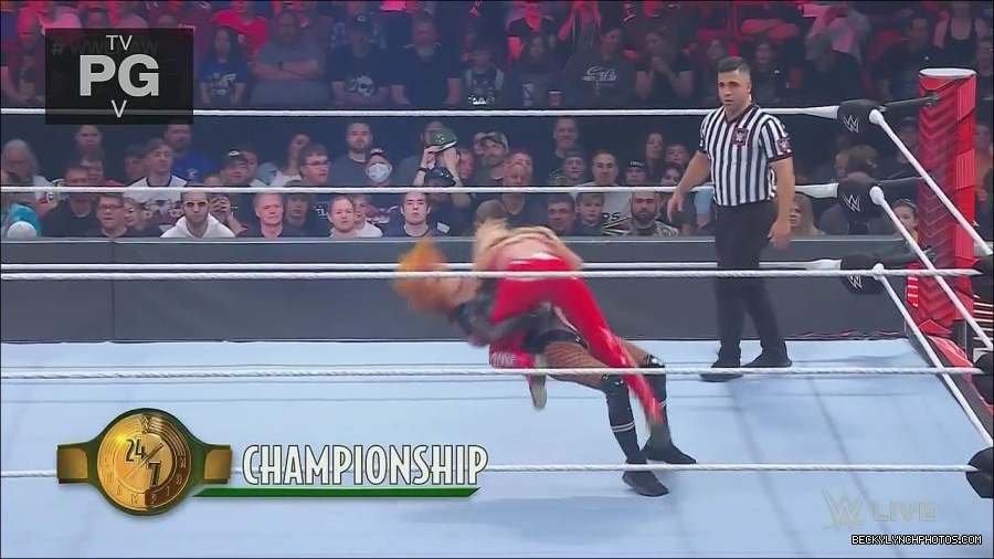 WWE_Monday_Night_Raw_2022_06_06_720p_HDTV_x264-NWCHD_mp4_001621753.jpg