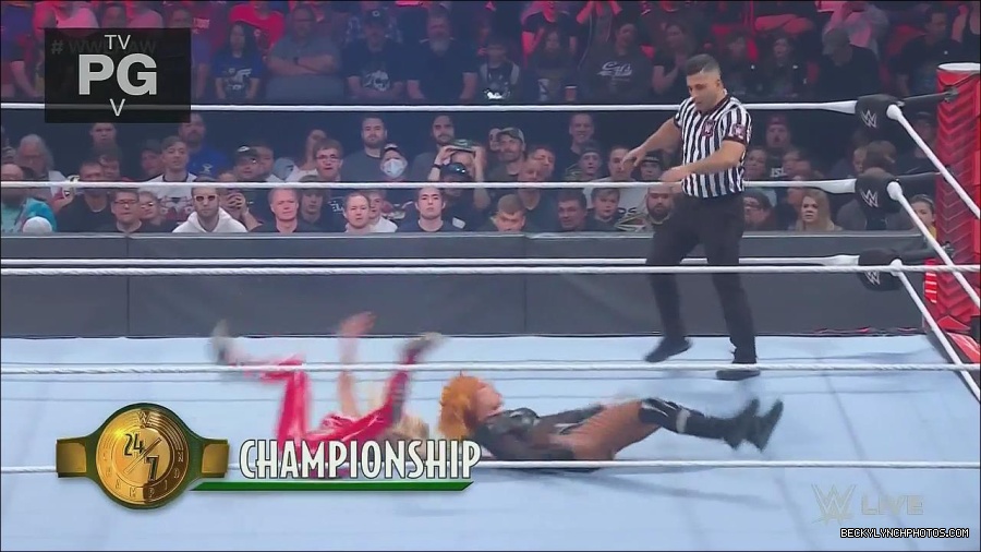 WWE_Monday_Night_Raw_2022_06_06_720p_HDTV_x264-NWCHD_mp4_001622154.jpg