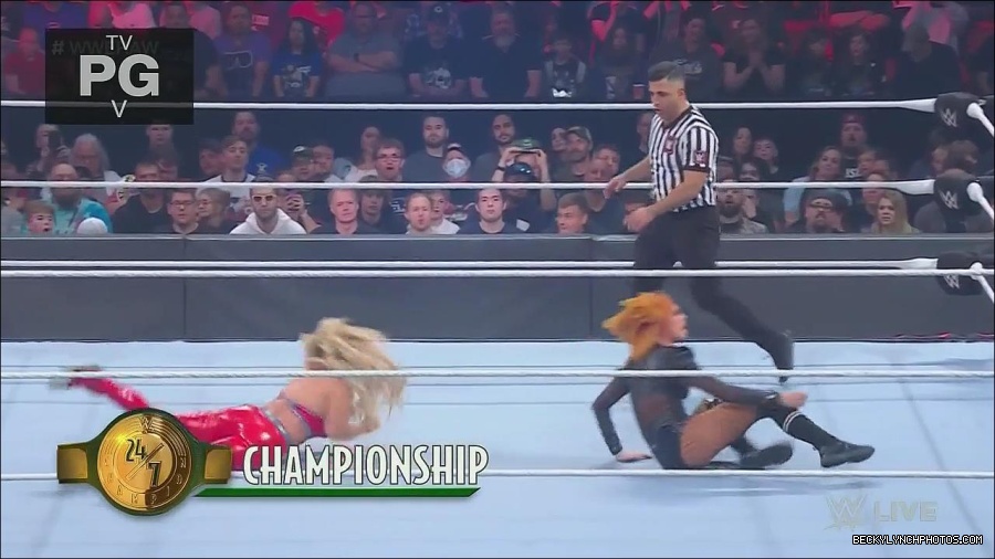WWE_Monday_Night_Raw_2022_06_06_720p_HDTV_x264-NWCHD_mp4_001622554.jpg