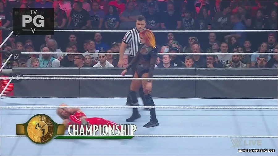 WWE_Monday_Night_Raw_2022_06_06_720p_HDTV_x264-NWCHD_mp4_001626158.jpg