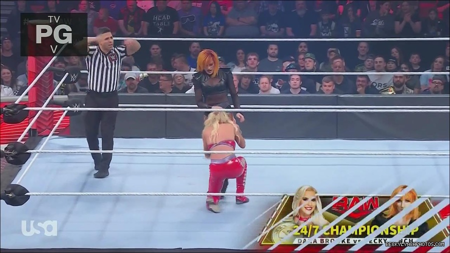 WWE_Monday_Night_Raw_2022_06_06_720p_HDTV_x264-NWCHD_mp4_001630562.jpg