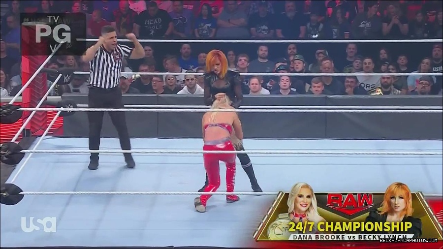 WWE_Monday_Night_Raw_2022_06_06_720p_HDTV_x264-NWCHD_mp4_001630963.jpg