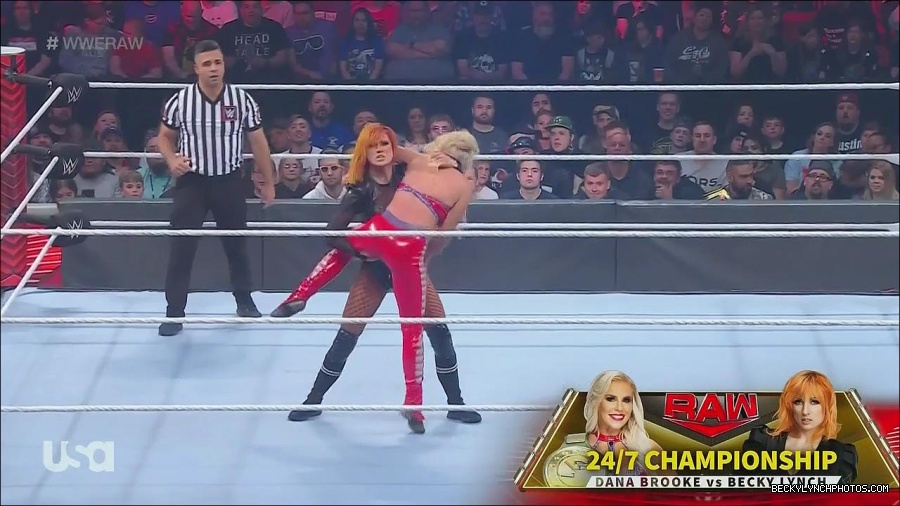 WWE_Monday_Night_Raw_2022_06_06_720p_HDTV_x264-NWCHD_mp4_001633365.jpg