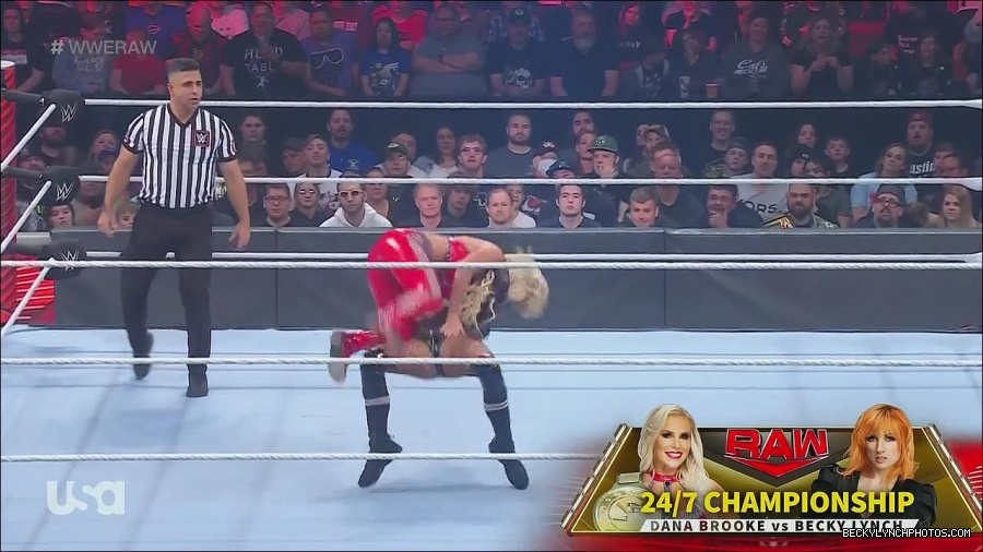 WWE_Monday_Night_Raw_2022_06_06_720p_HDTV_x264-NWCHD_mp4_001634166.jpg