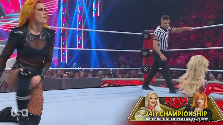 WWE_Monday_Night_Raw_2022_06_06_720p_HDTV_x264-NWCHD_mp4_001635767.jpg