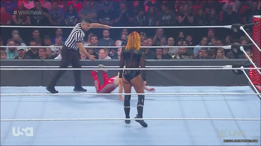 WWE_Monday_Night_Raw_2022_06_06_720p_HDTV_x264-NWCHD_mp4_001636969.jpg