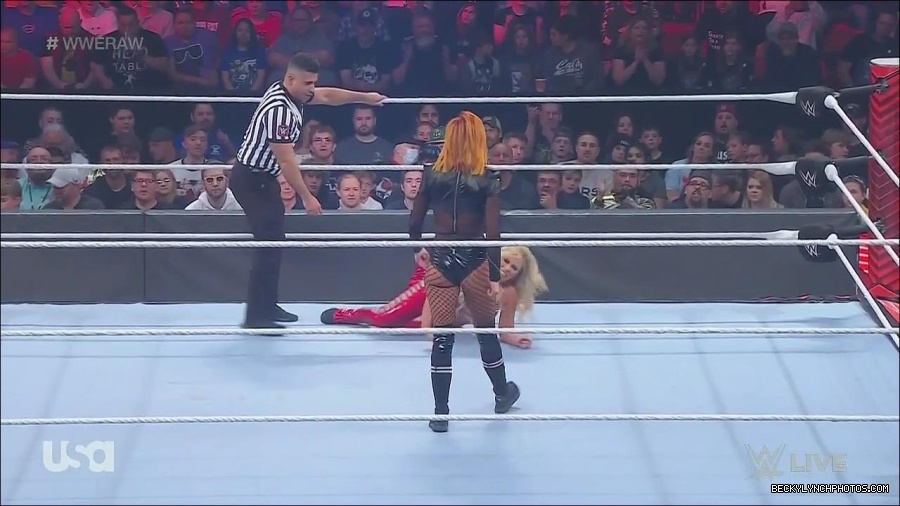 WWE_Monday_Night_Raw_2022_06_06_720p_HDTV_x264-NWCHD_mp4_001637369.jpg