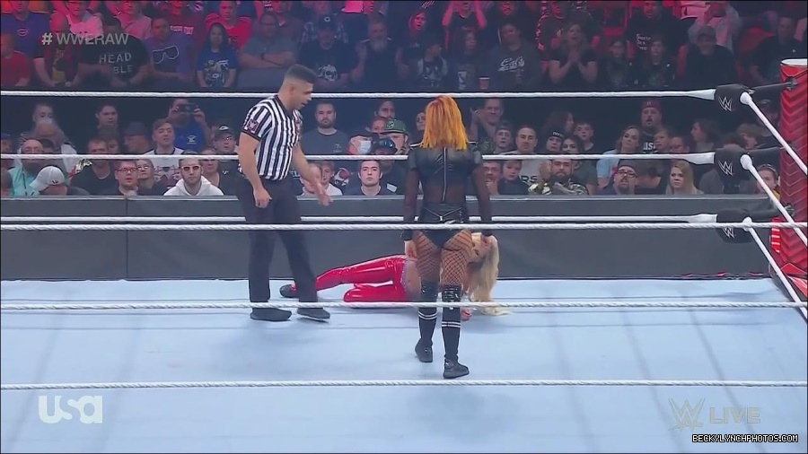 WWE_Monday_Night_Raw_2022_06_06_720p_HDTV_x264-NWCHD_mp4_001638170.jpg