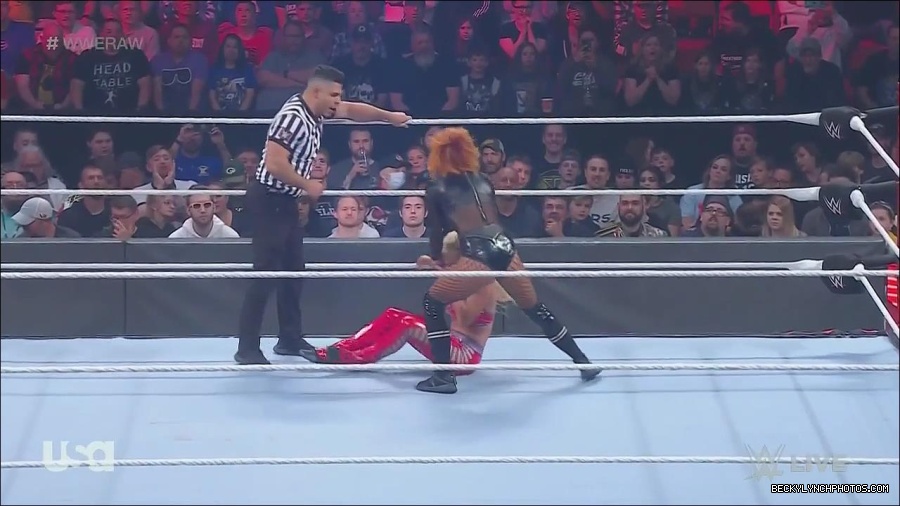 WWE_Monday_Night_Raw_2022_06_06_720p_HDTV_x264-NWCHD_mp4_001640973.jpg