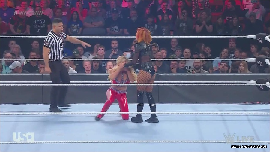 WWE_Monday_Night_Raw_2022_06_06_720p_HDTV_x264-NWCHD_mp4_001641773.jpg