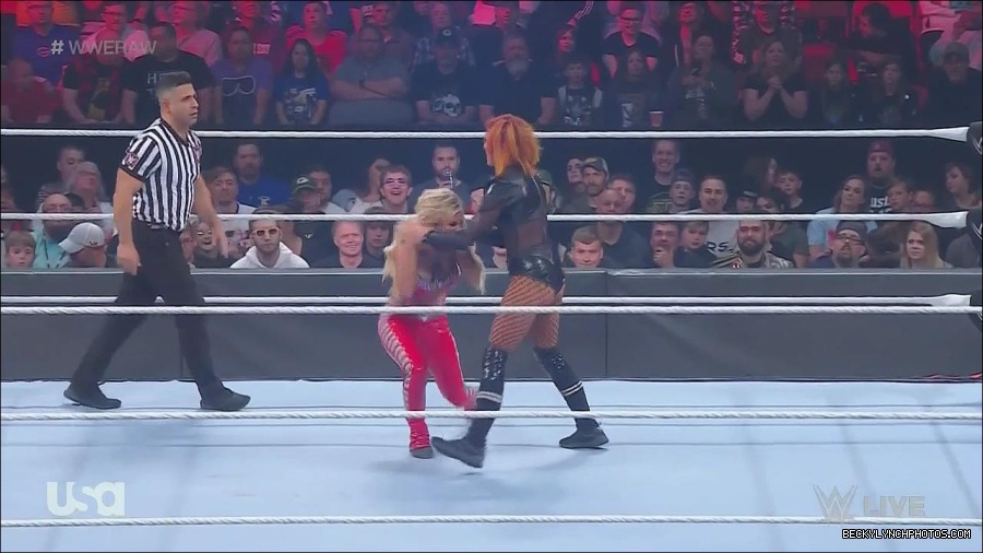 WWE_Monday_Night_Raw_2022_06_06_720p_HDTV_x264-NWCHD_mp4_001642174.jpg