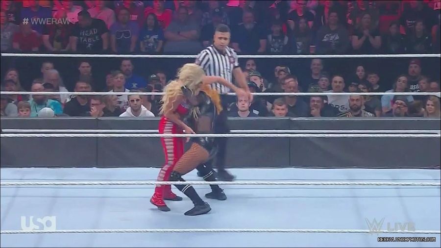 WWE_Monday_Night_Raw_2022_06_06_720p_HDTV_x264-NWCHD_mp4_001643775.jpg