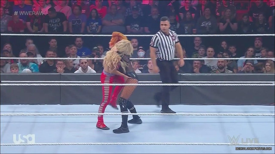 WWE_Monday_Night_Raw_2022_06_06_720p_HDTV_x264-NWCHD_mp4_001644176.jpg