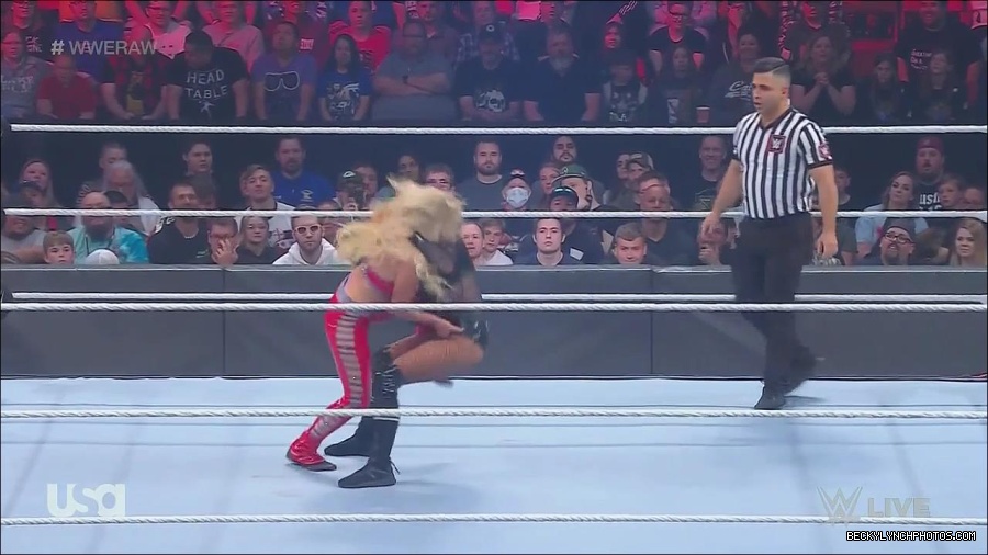 WWE_Monday_Night_Raw_2022_06_06_720p_HDTV_x264-NWCHD_mp4_001644977.jpg