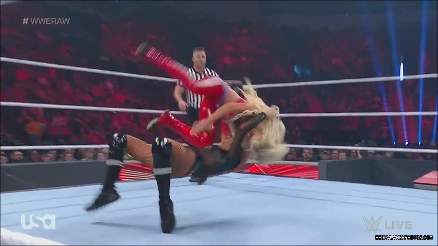 WWE_Monday_Night_Raw_2022_06_06_720p_HDTV_x264-NWCHD_mp4_001645377.jpg