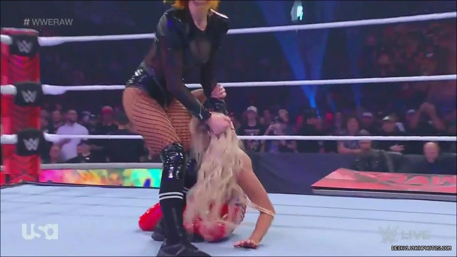 WWE_Monday_Night_Raw_2022_06_06_720p_HDTV_x264-NWCHD_mp4_001663395.jpg