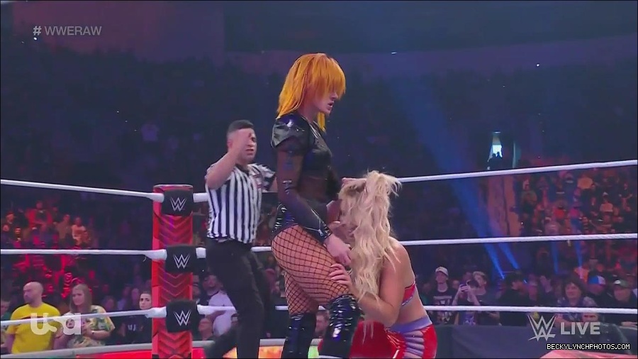 WWE_Monday_Night_Raw_2022_06_06_720p_HDTV_x264-NWCHD_mp4_001665797.jpg