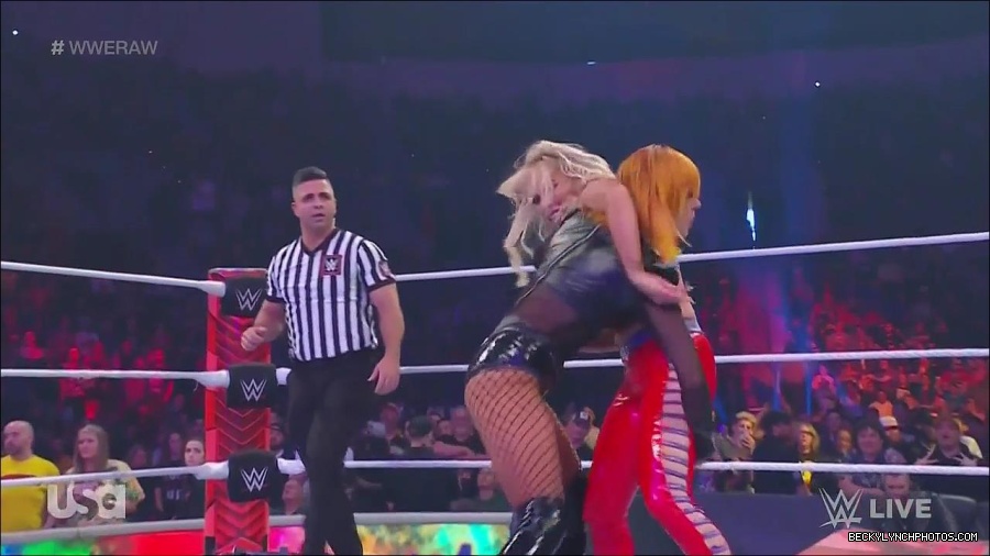 WWE_Monday_Night_Raw_2022_06_06_720p_HDTV_x264-NWCHD_mp4_001667399.jpg