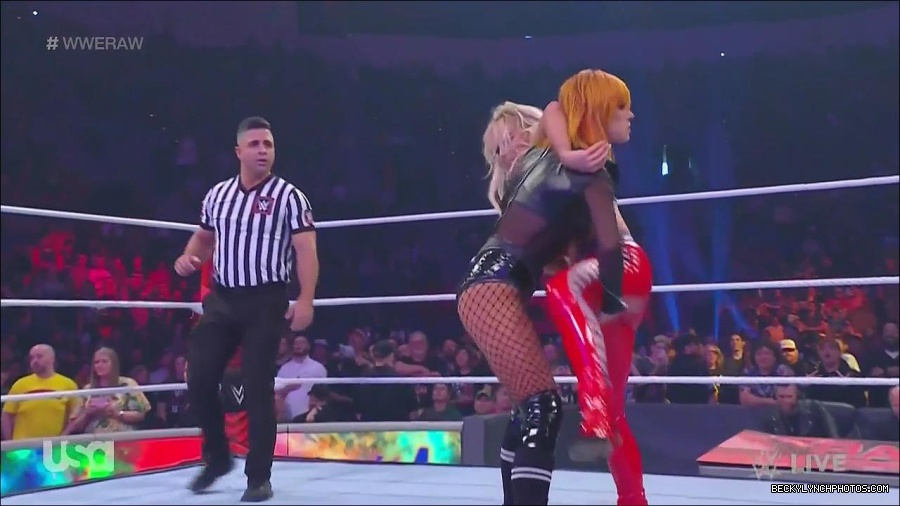 WWE_Monday_Night_Raw_2022_06_06_720p_HDTV_x264-NWCHD_mp4_001667799.jpg