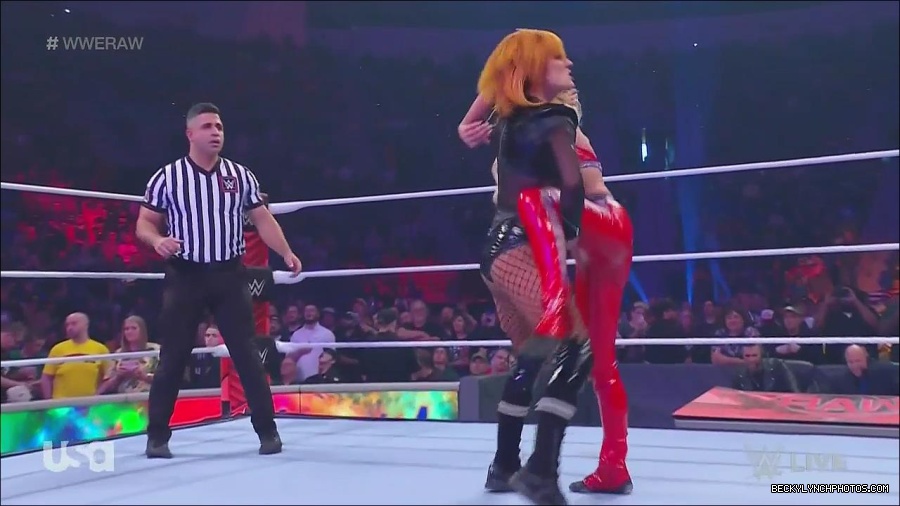 WWE_Monday_Night_Raw_2022_06_06_720p_HDTV_x264-NWCHD_mp4_001668200.jpg