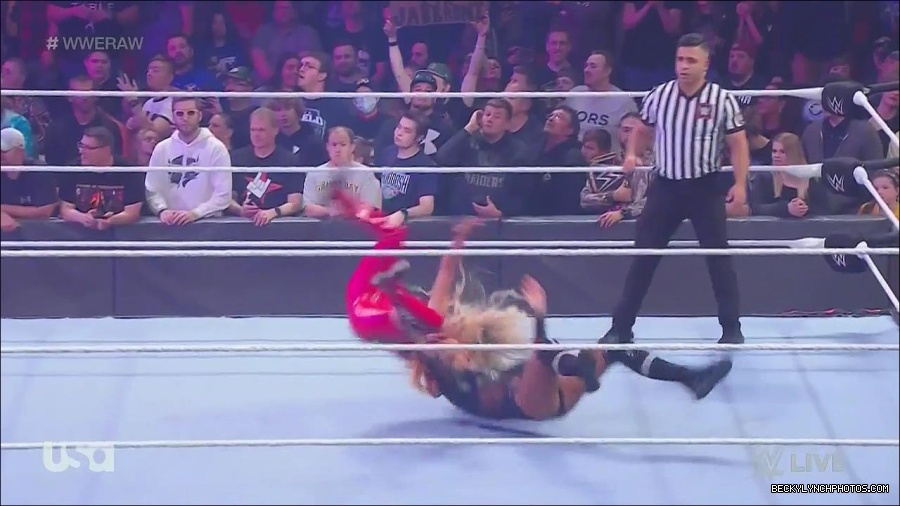 WWE_Monday_Night_Raw_2022_06_06_720p_HDTV_x264-NWCHD_mp4_001669001.jpg