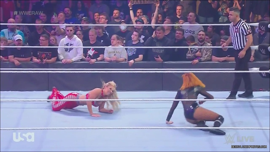 WWE_Monday_Night_Raw_2022_06_06_720p_HDTV_x264-NWCHD_mp4_001669801.jpg