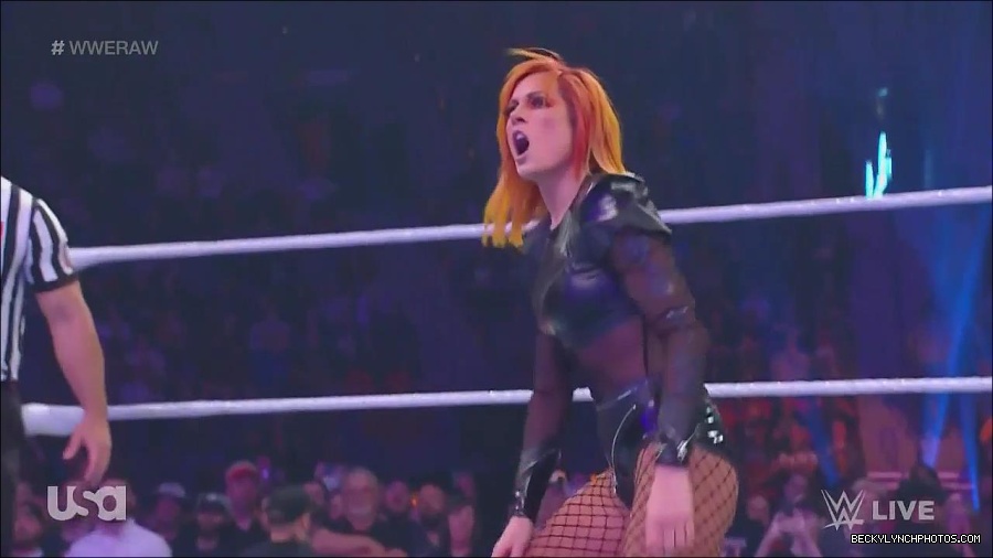 WWE_Monday_Night_Raw_2022_06_06_720p_HDTV_x264-NWCHD_mp4_001670602.jpg