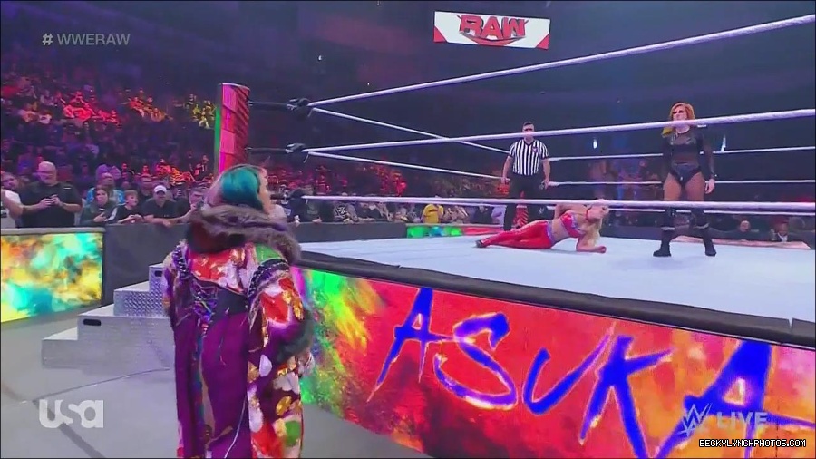 WWE_Monday_Night_Raw_2022_06_06_720p_HDTV_x264-NWCHD_mp4_001671803.jpg