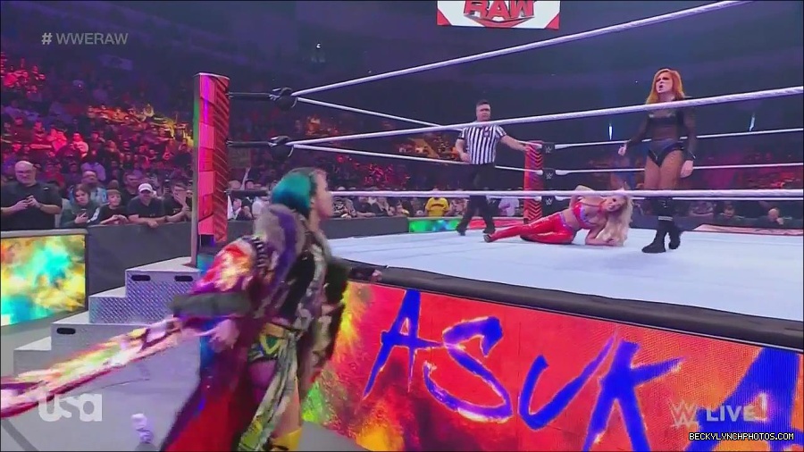 WWE_Monday_Night_Raw_2022_06_06_720p_HDTV_x264-NWCHD_mp4_001672604.jpg
