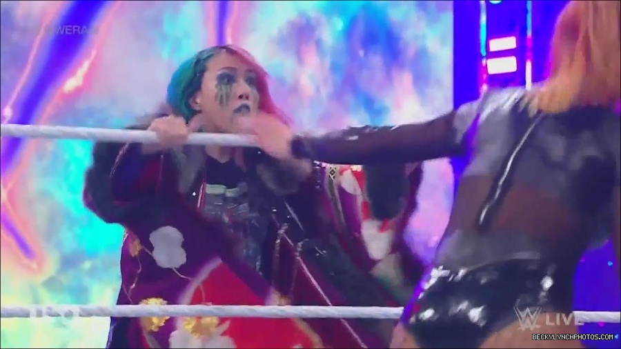 WWE_Monday_Night_Raw_2022_06_06_720p_HDTV_x264-NWCHD_mp4_001674606.jpg