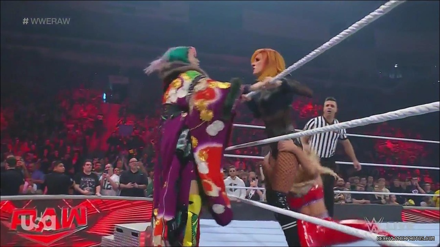 WWE_Monday_Night_Raw_2022_06_06_720p_HDTV_x264-NWCHD_mp4_001676608.jpg
