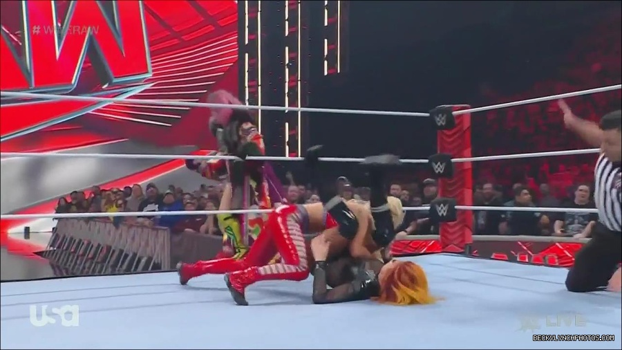 WWE_Monday_Night_Raw_2022_06_06_720p_HDTV_x264-NWCHD_mp4_001677809.jpg