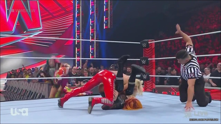 WWE_Monday_Night_Raw_2022_06_06_720p_HDTV_x264-NWCHD_mp4_001678610.jpg