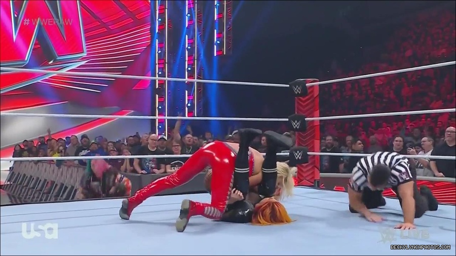 WWE_Monday_Night_Raw_2022_06_06_720p_HDTV_x264-NWCHD_mp4_001679011.jpg