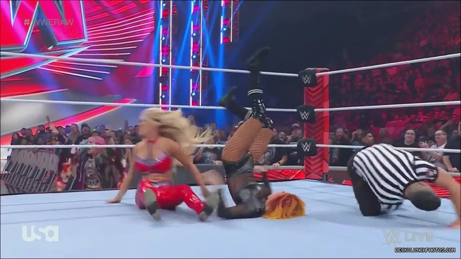 WWE_Monday_Night_Raw_2022_06_06_720p_HDTV_x264-NWCHD_mp4_001679811.jpg
