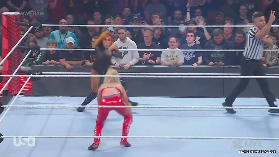 WWE_Monday_Night_Raw_2022_06_06_720p_HDTV_x264-NWCHD_mp4_001681413.jpg