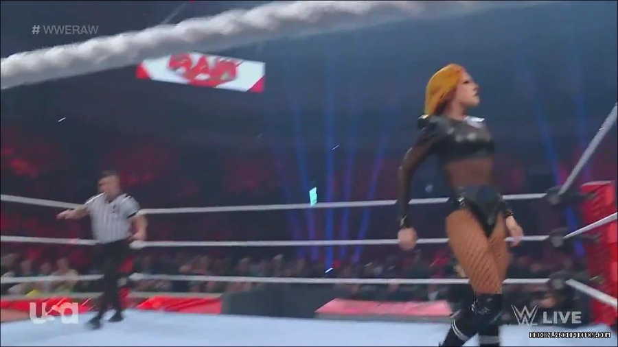WWE_Monday_Night_Raw_2022_06_06_720p_HDTV_x264-NWCHD_mp4_001683415.jpg