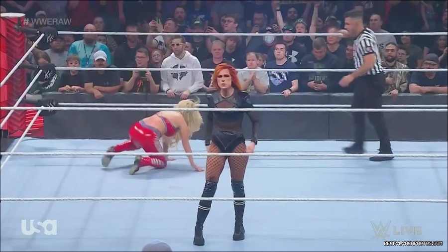 WWE_Monday_Night_Raw_2022_06_06_720p_HDTV_x264-NWCHD_mp4_001683815.jpg