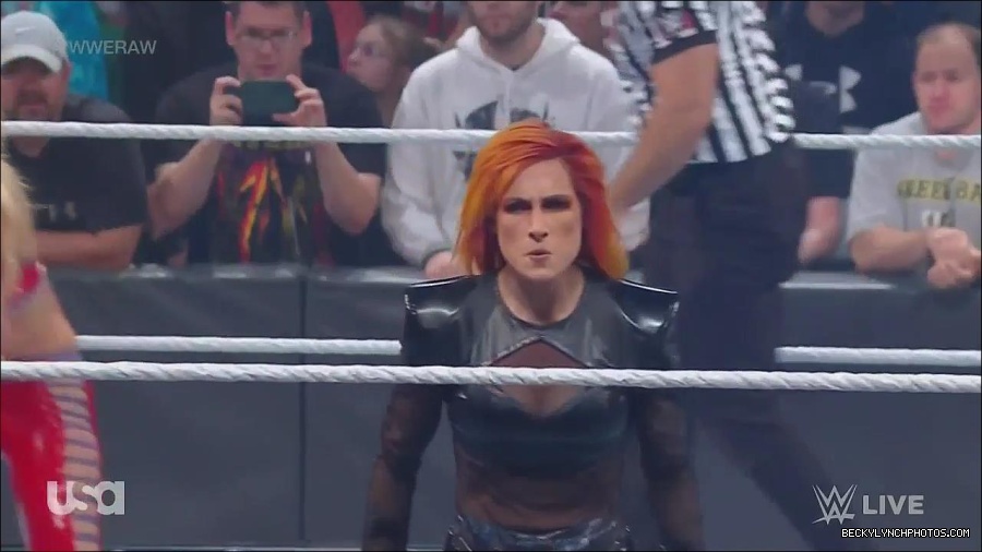 WWE_Monday_Night_Raw_2022_06_06_720p_HDTV_x264-NWCHD_mp4_001685017.jpg
