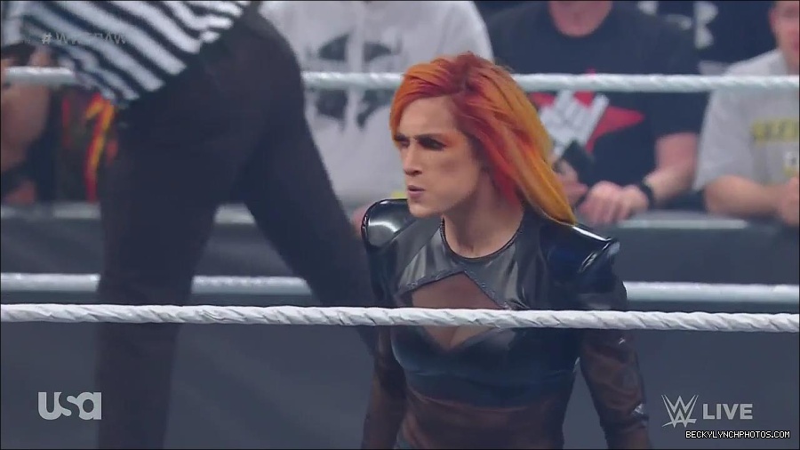 WWE_Monday_Night_Raw_2022_06_06_720p_HDTV_x264-NWCHD_mp4_001685817.jpg