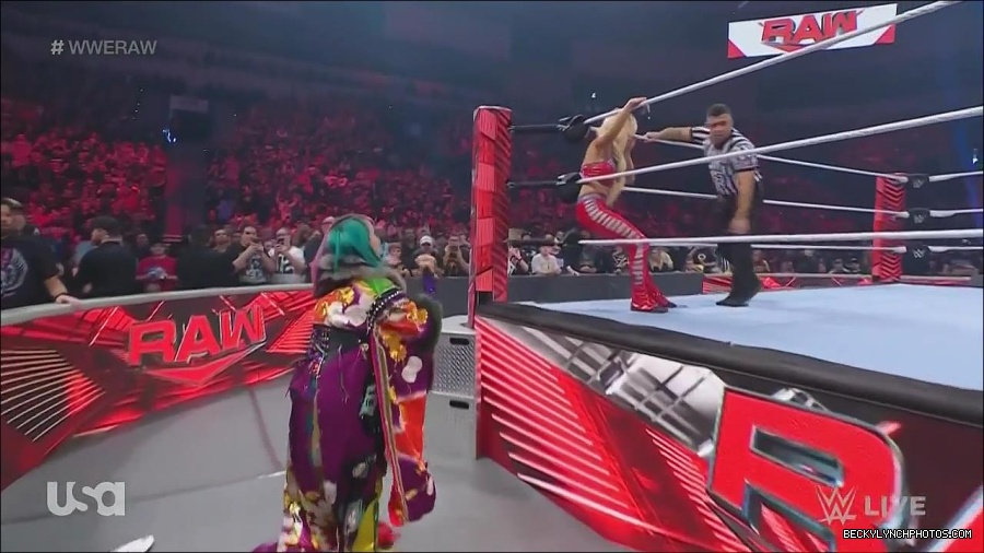 WWE_Monday_Night_Raw_2022_06_06_720p_HDTV_x264-NWCHD_mp4_001687419.jpg