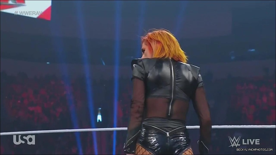 WWE_Monday_Night_Raw_2022_06_06_720p_HDTV_x264-NWCHD_mp4_001688620.jpg